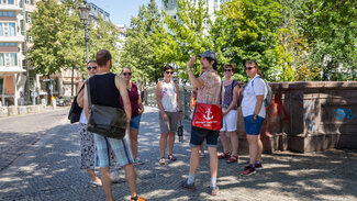 Visitantes en la excursión a Kreuzberg de Adventure World Tours