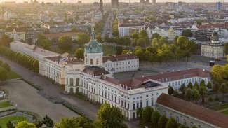Luftbild von Schloss Charlottenburg in Berlin