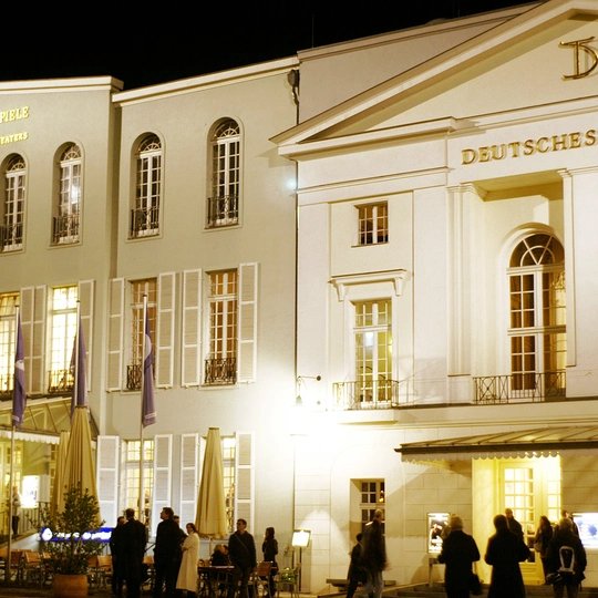 Vista esterna del Deutsches Theater di Berlino