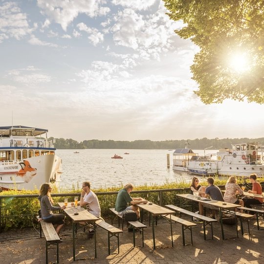 Greenwichpromenade am Tegeler See in Berlin