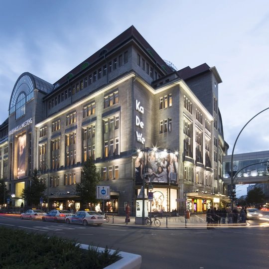 Vista del centro commerciale dell'ovest a Berlino 