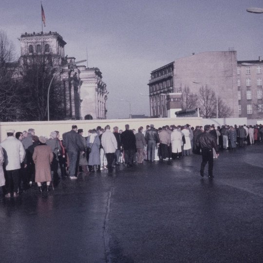 Fall of the Berlin Wall in 1989: Queue