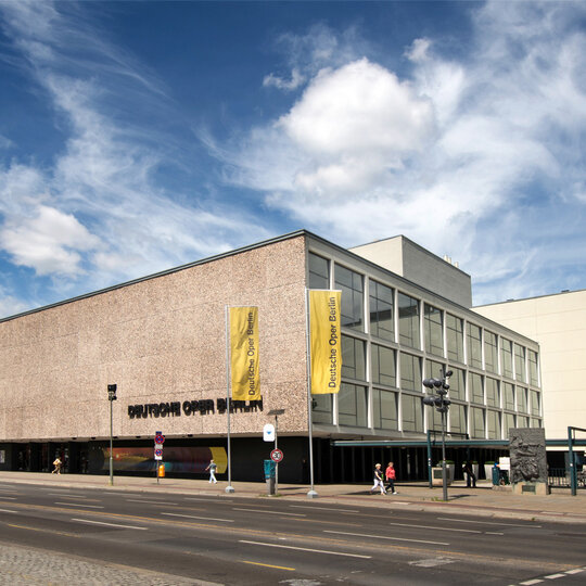 Vista esterna della Deutsche Oper di Berlino