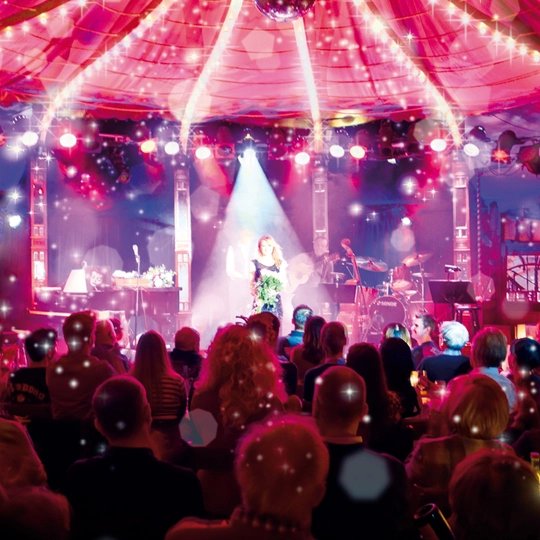 Innenansicht der Bar jeder Vernunft in Berlin