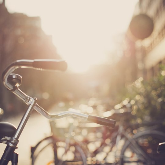 Fahrrad im Gegenlicht