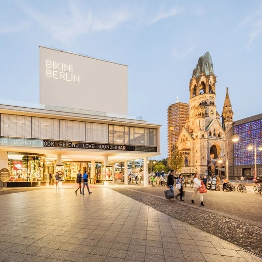 Shopping im Bikinihaus in Berlin Charlottenburg 