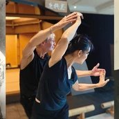 Links: Michiko Umemura (Großmutter von Yuko Matsuyama), mittig: Hans-Werner Klohe und Yuko Matsuyama, rechts: Frieda Kößler (Urgroßmutter von Hans-Werner Klohe)