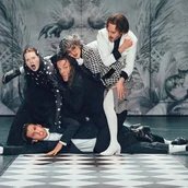 Bunbury. Ernst sein is everything!