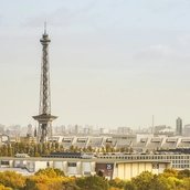 Funkturm mit Berliner Skykline und Fernsehturm im Hintergrund