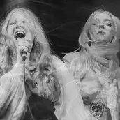 Annalea Dorothee & Anais Vacariu – Live