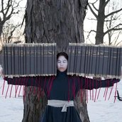 Bildausschnitt von Meryl McMasters Fotoarbeit Time's Gravity, 2015