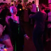 Die Early Bird Party: Der frühe Vogel tanzt den Beat