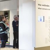 Familienführung durch die Ausstellung »Alles über Anne«