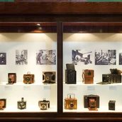 Erste Handkameras: Die Ausstellung „Faszination des Augenblicks“ zeigt die Entwicklung der Fotografie.