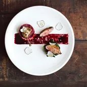 Mieral-Taube Rote Beete Spinat Trüffel