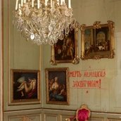 Neues Palais, Tamerlanzimmer mit russischen Schriftzeichen an der Wand