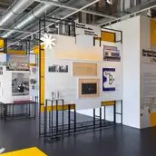 Blick in die Ausstellung "Gestalten für Berlin. Design aus der Kunsthochschule Berlin-Weißensee."