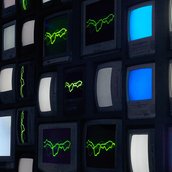 Susan Hiller, Channels, 2013. Installationsansicht in Matt’s Gallery, London, 2013 © Estate of Susan Hiller. Foto: Peter White.
