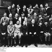 Ein Klassenfoto des Lessing-Gymnasiums aus dem Jahr 1933. Die Klasse besteht nur aus Jungen.