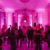 Ausstellung mal anders: Ein langer Museums-Abend mit Live-DJ und Drinks!