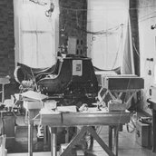 Werkstatt Jörg Magers mit einem der ersten elektronischen Musikinstrumenten: dem Partiturophon