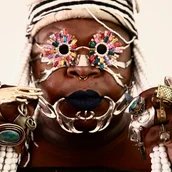 Porträt Performance-Künstler*in Albert Ibokwe Khoza 
