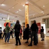 Kurzführung durch die Sonderausstellung "Beziehungsweise Familie"