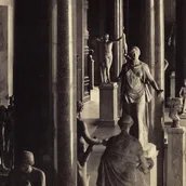 Historische Aufnahme der Antikensammlung im Alten Museum, mit der Statue der Artemis Colonna, ca. 1906/1907