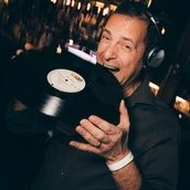 Dine & Dance mit DJ BVinyl