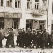 Das Foto hat Gyula Spitz am 27. August 1941 in Kamenez-Podolsk aufgenommen. Als jüdischer Arbeitsdienstler aus Budapest war er als Fahrer der ungarischen Armee vor Ort. © USHMM