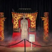 Originale Ausstellungsansicht und Key Visual