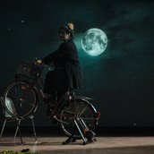 AKTE ICH — EIN ALIEN STARRT ZURÜCK