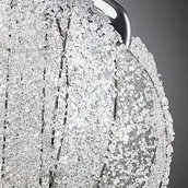 Brigitte Jennen, Mut zur Tasche (Detailansicht), 2026, Glas, Draht, Kupfer, Stofftaschentücher, Glasperlen, Stoßstange