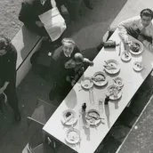 Irene Bayer, Blick auf die Terrasse der Kantine des Bauhaus Dessau, um 1927