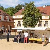 Kunstmarkt auf dem Schlosshof Caputh
