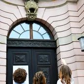 Von Drachen und Kronen: Mit dem Fernglas rund ums Zeughaus