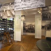 Ver/sammeln antirassistischer Kämpfe im FHXB-Museum