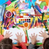 Kreativer Bastelspaß für Familien in der Bibliothek!