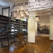 Ver/sammeln antirassistischer Kämpfe im FHXB-Museum