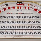 Spieltisch der Mighty-Wurlitzer-Theaterorgel