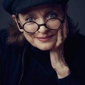 Veranstaltungen in Berlin: Katharina Thalbach liest „Miss Merkel: Mord auf dem Friedhof“ von David Safier