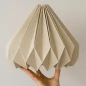 Veranstaltungen in Berlin: Papier-Lampenschirme – Lichtobjekte aus Faltungen