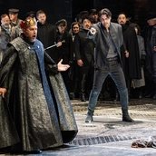 u. a. Alex Esposito als Philipp II., Jonathan Tetelman als Don Carlo