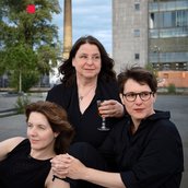 Drei ostdeutsche Frauen betrinken sich und gründen den idealen Staat