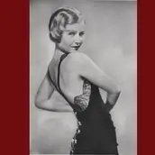 Schauspielerin Lilian Harvey 1931/32 in einem Abendkleid von Joe Strassner (Sammlung Kessemeier)