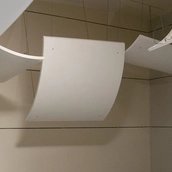 Hängende gebogene Platten