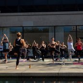 Veranstaltungen in Berlin: Yoga im Garten - Warm Up Berlin Art Week