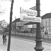Umbenennung Rosenthaler Str in Holzhauser Str 1937, Foto Holzhauser Straße, Ecke Oranienburger Straße 1938, © Archiv Museum Reinickendorf Umbenennung Rosenthaler Str in Holzhauser Str 1937, Foto Holzhauser Straße, Ecke Oranienburger Straße 1938, © Archiv Museum Reinickendorf
