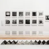 Installationsansicht, YOKO ONO: MUSIC OF THE MIND, Gropius Bau, 2025, Foto © Luca Girardini (Gropius Bau) / Kunstwerk © Yoko Ono