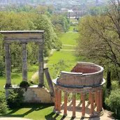 Blick vom Normannischen Turm auf den Ruinenberg und Schloss Sanssouci